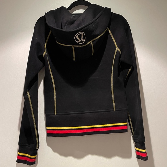 Lululemon Special Edition Germany Sweater - US 2/4 - Picture 2 of 3